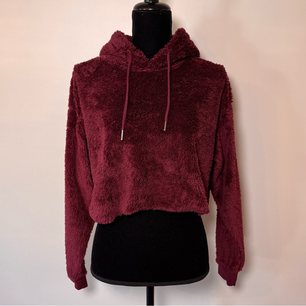 Urban Outfitters Cropped Sherpa Hoodie Women’s Small Burgundy